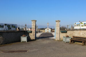 Entrée du cimetière de Lignol.