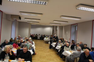 Beaucoup de monde au repas des aînés, 95 personnes étaient réunis dans la salle polyvalente.