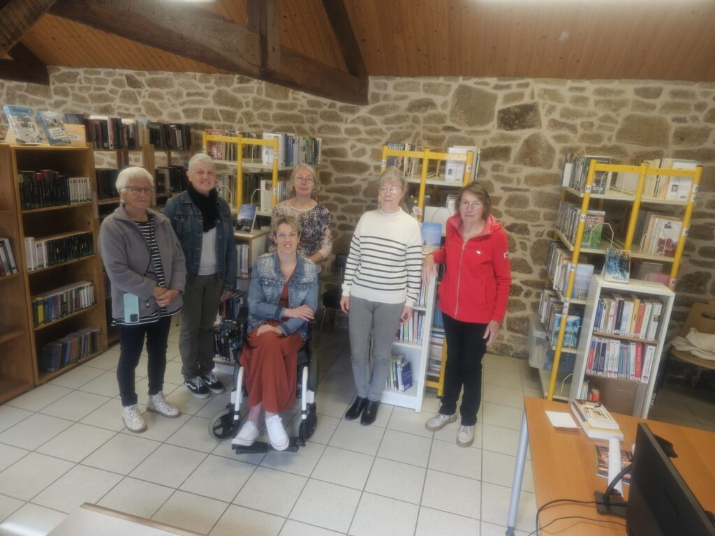 Josiane Picot, adjointe, Carole Le Yaouanq maire, les bénévoles Ludivine Jégou, Françoise Jacquet, Marie-Line Couty et Yolande Bellec, manque sur la photo Geneviève Dejonghe. 