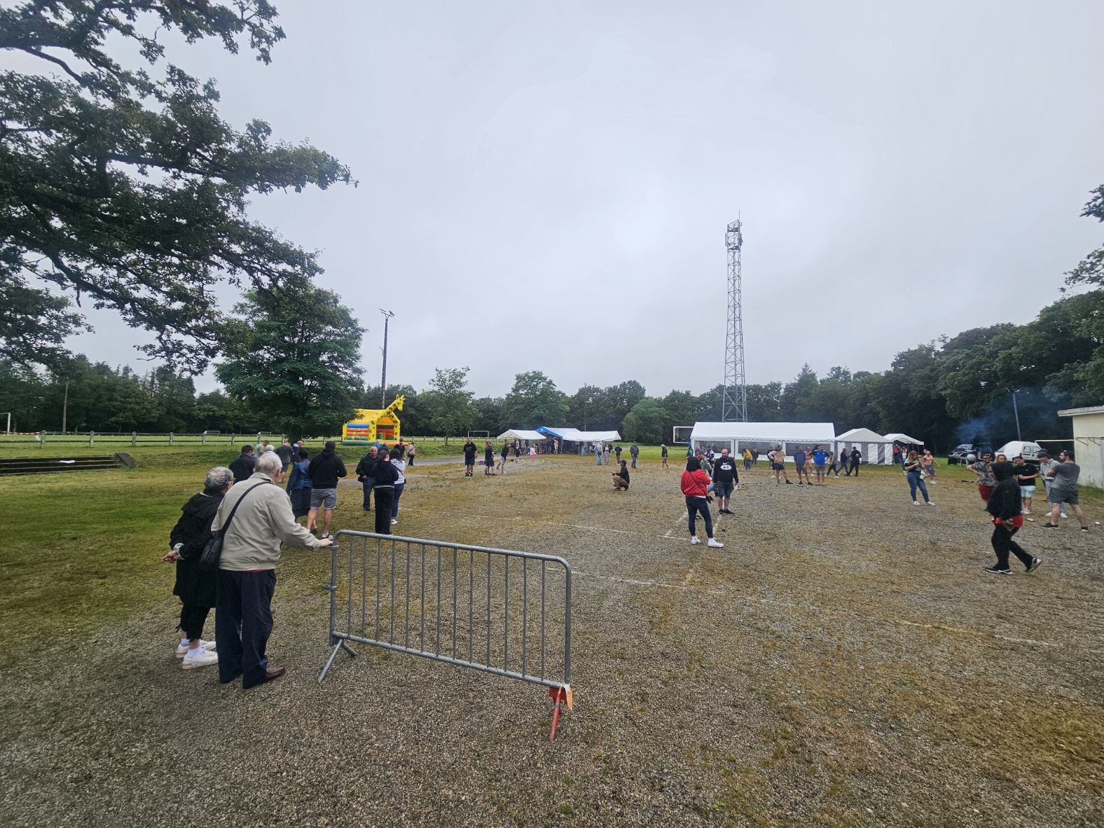 Les joueurs de boules sous la pluie.