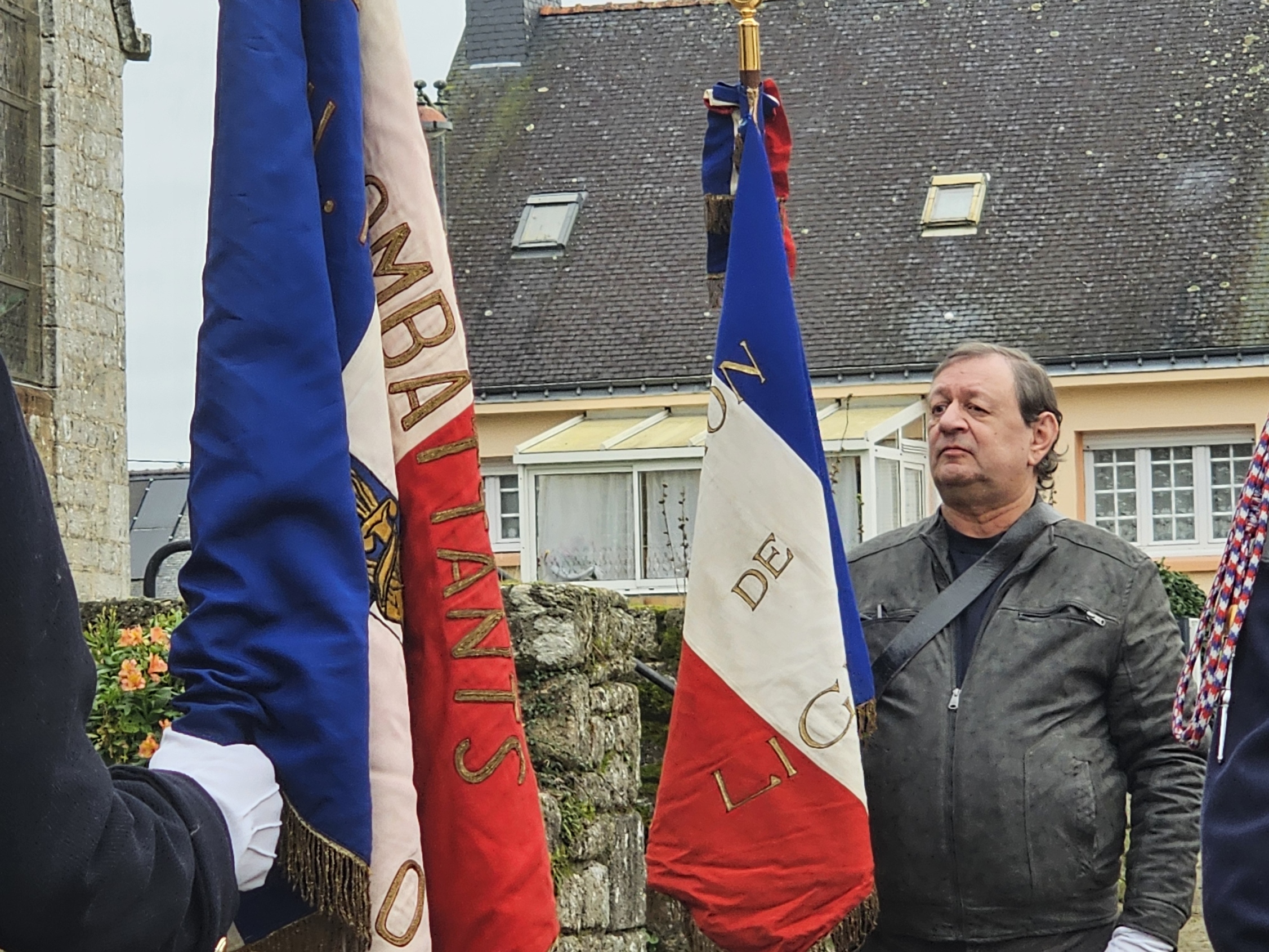 Cérémonie du 11 novembre 2024 avec les deux nouveaux portes drapeaux Kim et Franck.