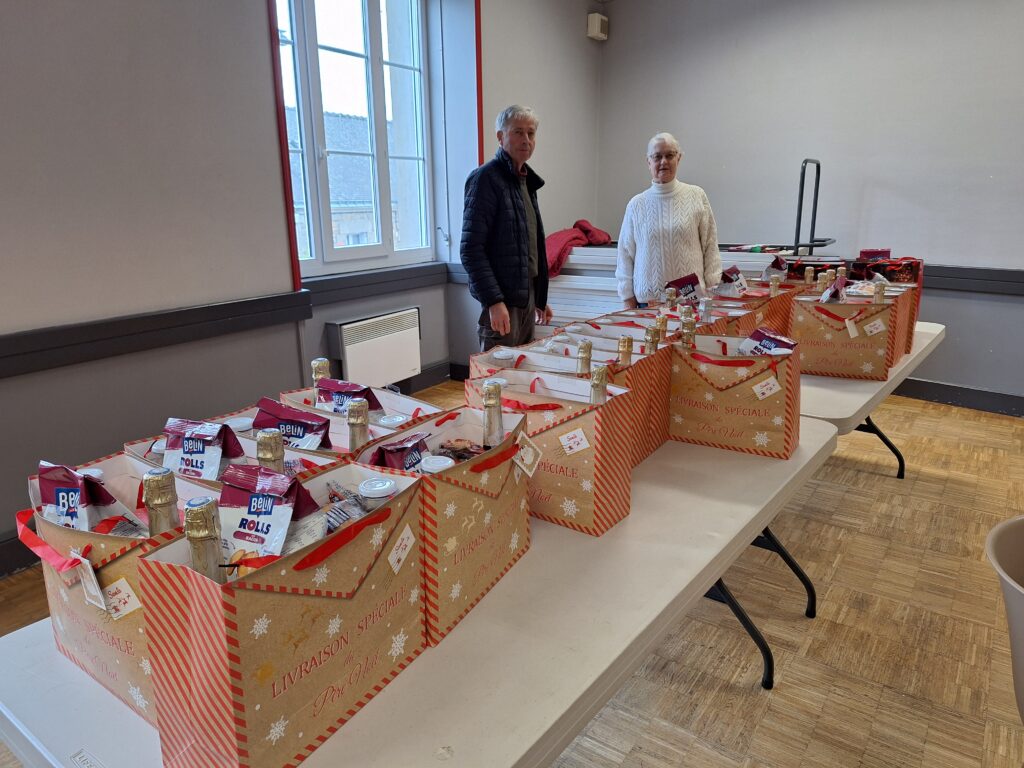 Les bénévoles ont préparé des colis pour les personnes âgées de 70 ans et plus n’ayant pu assister au repas du CCAS.