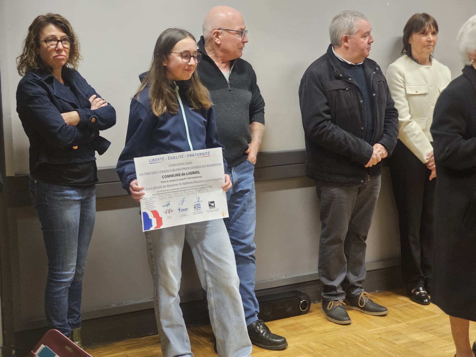 Cérémonie des vœux à la salle polyvalente avec une bonne centaine de personnes.