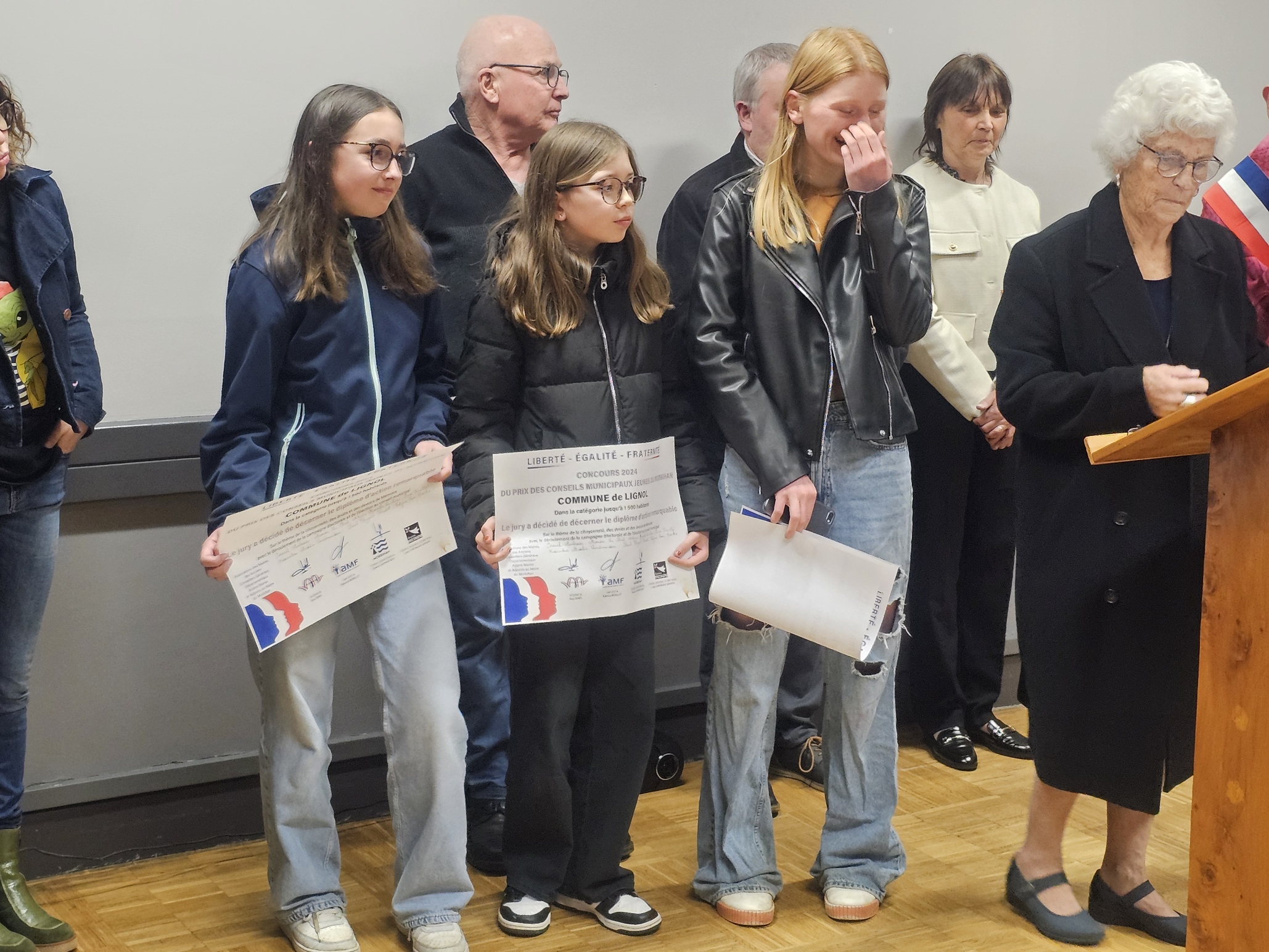 Cérémonie des vœux à la salle polyvalente avec une bonne centaine de personnes.