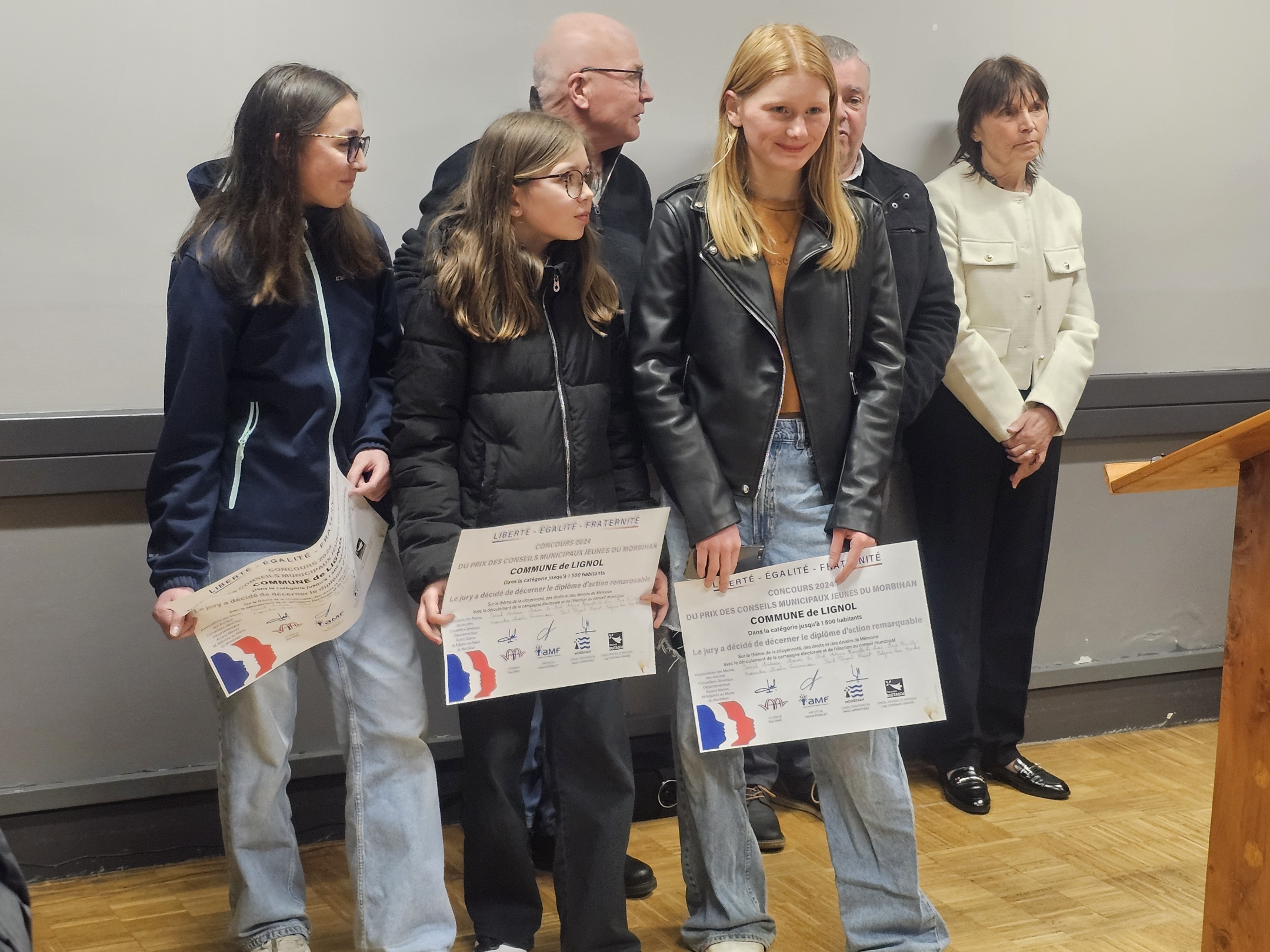 Cérémonie des vœux à la salle polyvalente avec une bonne centaine de personnes.