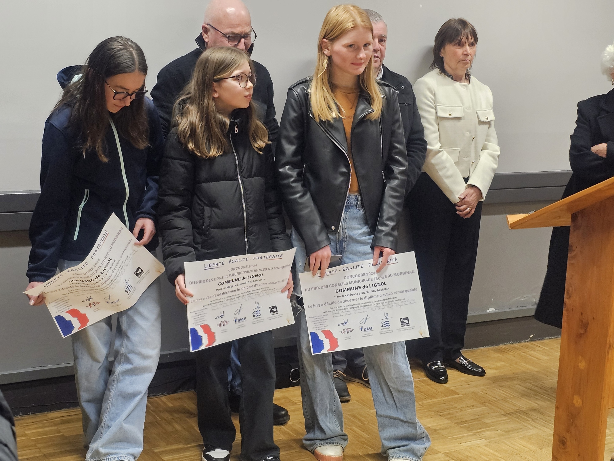 Cérémonie des vœux à la salle polyvalente avec une bonne centaine de personnes.