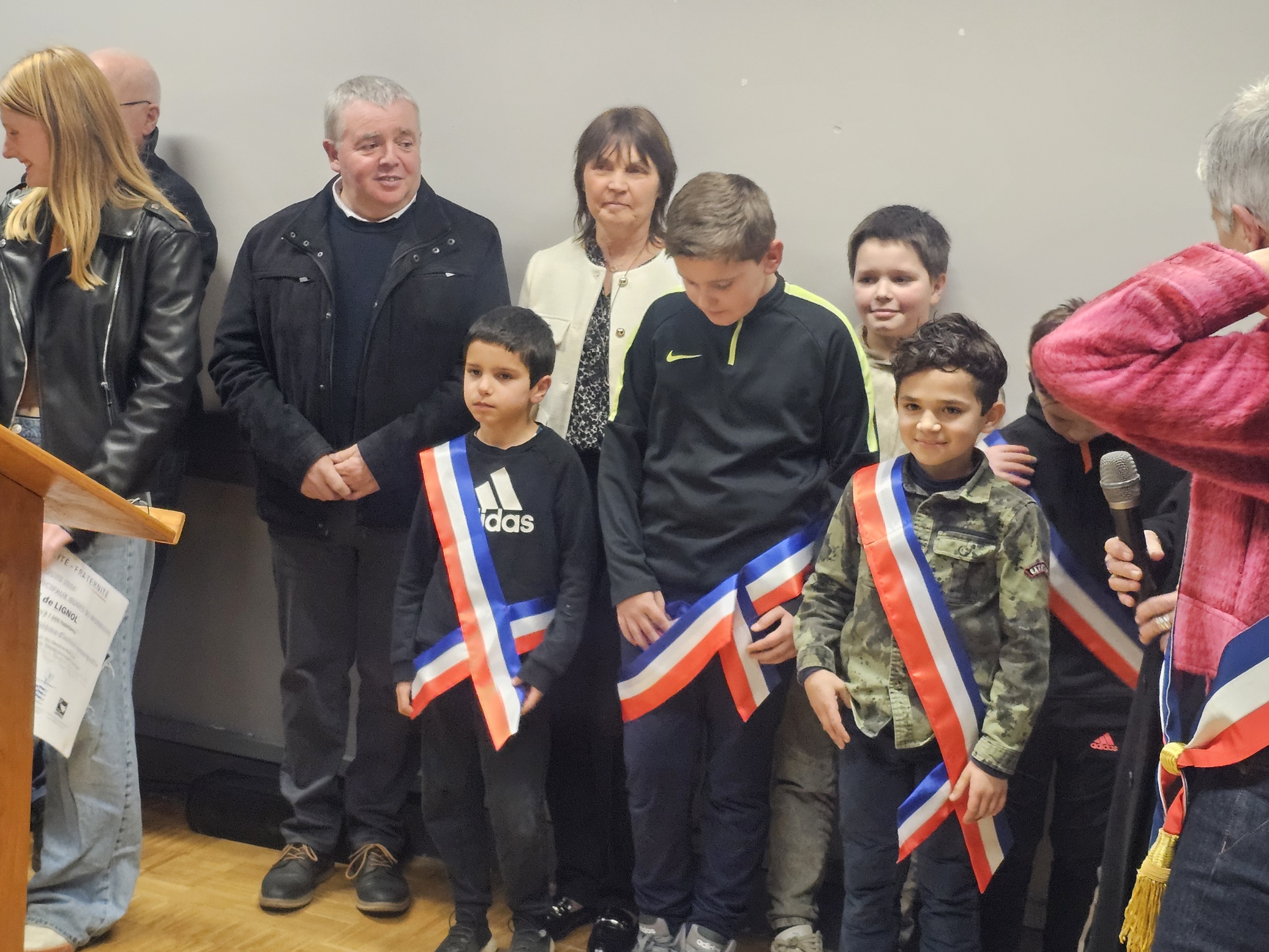 Cérémonie des vœux à la salle polyvalente avec une bonne centaine de personnes.