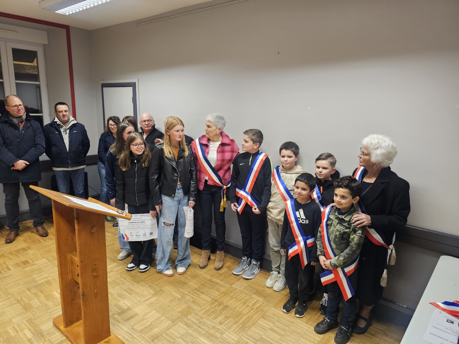 Cérémonie des vœux à la salle polyvalente avec une bonne centaine de personnes.