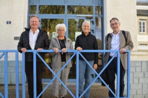 de gauche à droite : Pierre-Marie Quesseveur, Président du Souvenir Français du Pays du Roi Morvan, Josiane Picot, Adjointe au Maire, Carole Le Yaouanq, Maire, Jean-Marc Michaud, Délégué Général du Souvenir Français du Morbihan